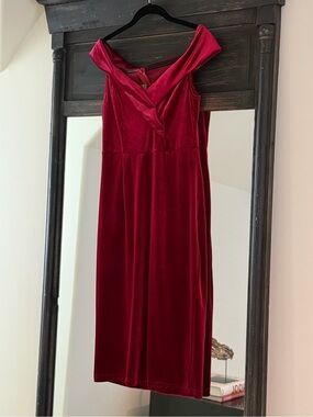 Women's One-Shoulder Velvet Dress in Deep Red